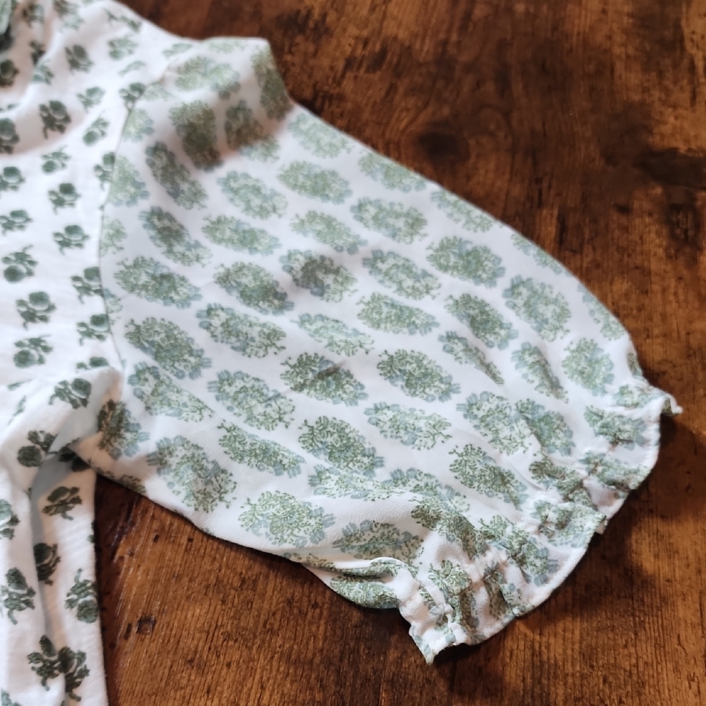 LUCKY BRAND | Green White Ditsy Floral Ruffle Tie Neck Mixed Fabric Top |‎ M - Picture 5 of 10